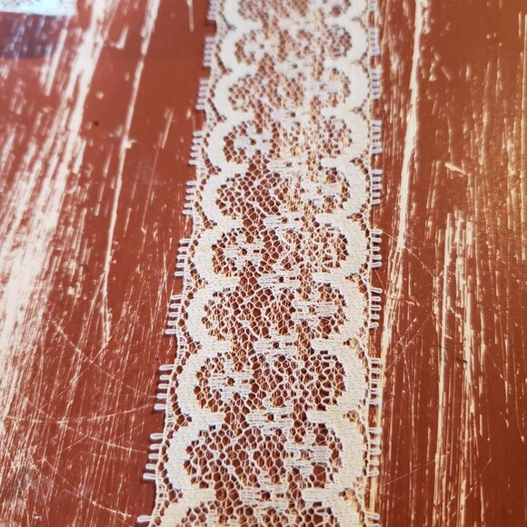 Ivory Leaver lace 1.25 inch x 12 yards - Picture 2 of 6